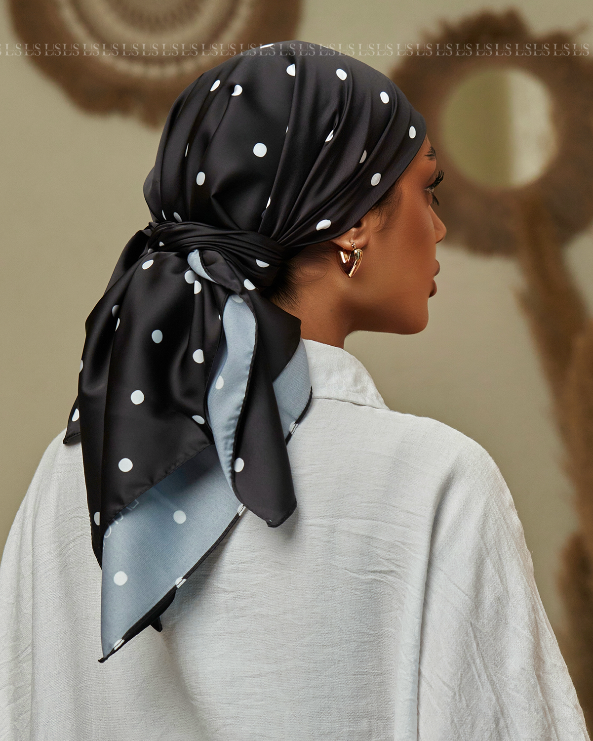 Black & White Dots